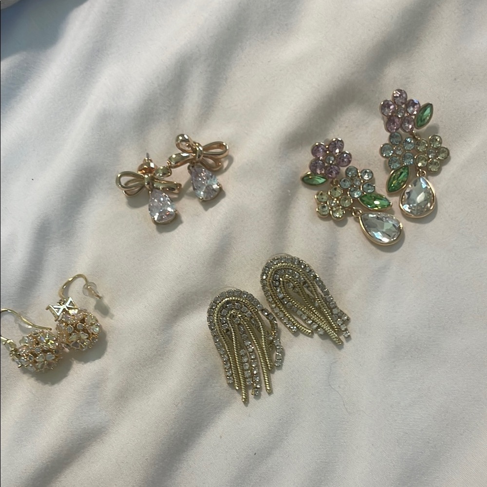 Set of 4 Gold Variety Earrings with bow and floral, feminine details!